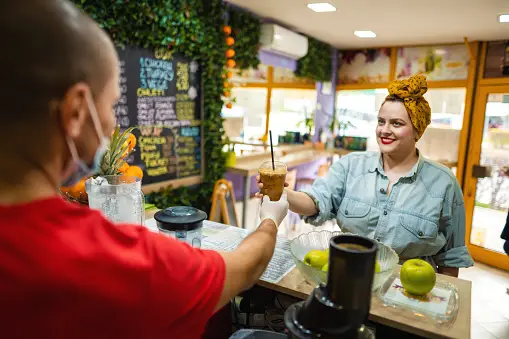 10 Reasons to Visit an Organic Juice Bar In 2023